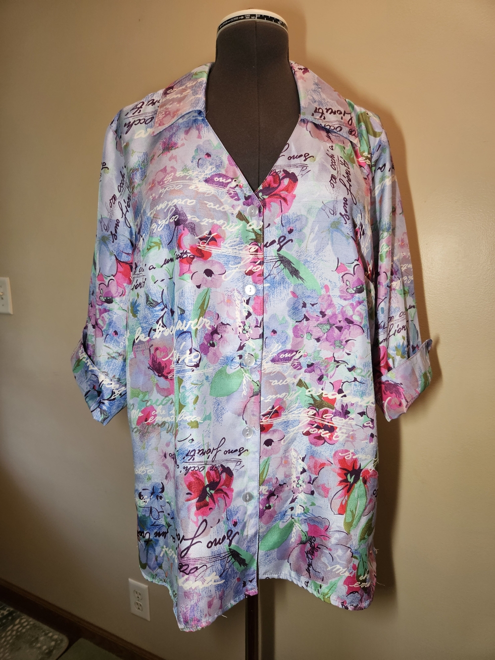Maggie Sweet Sz XL Floral V-Neck Button Front Women's Top - Multicolor